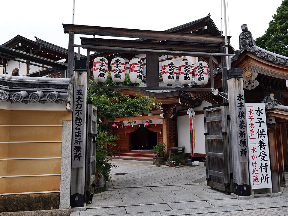 中山寺の境内の様子