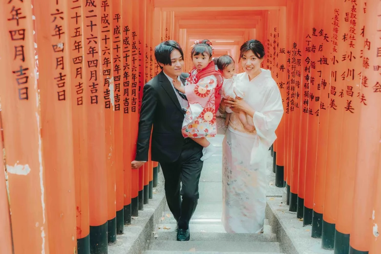 日枝神社 千本鳥居をくぐって(2026年4月18日・仕上がりカラー02ふわふわ)