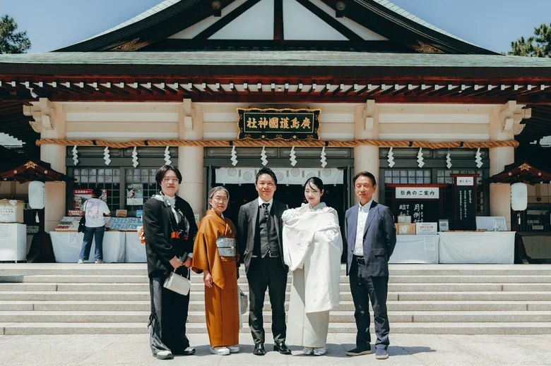 広島護國神社 社殿前で家族集合(2026年4月16日・仕上がりカラー01ときめき)