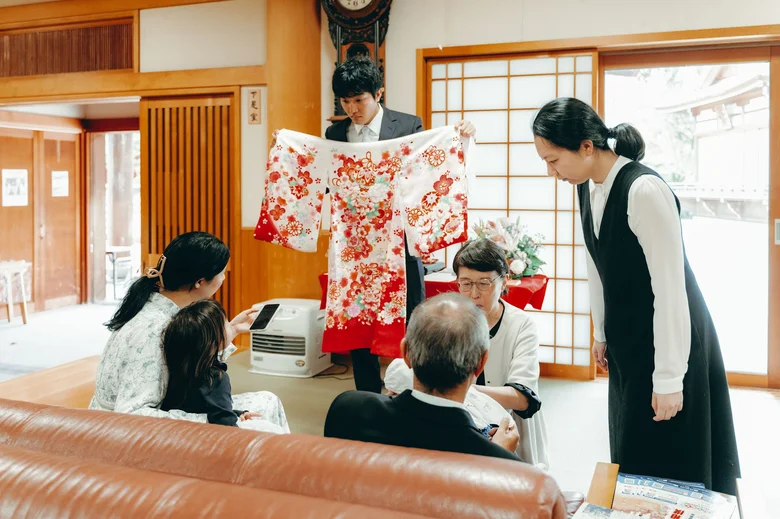市原稲荷神社 祝い着に袖を通す瞬間(2026年4月5日・仕上がりカラー01ときめき)