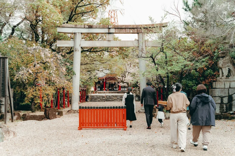 市原稲荷神社 参道を歩いて本殿へ(2026年4月5日・仕上がりカラー01ときめき)