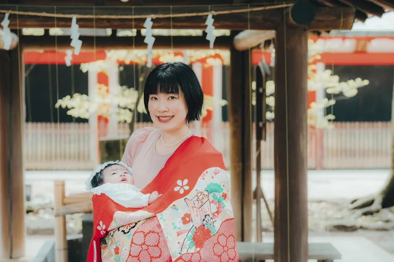 井草八幡宮 神門前でのお宮参り家族撮影(2026年6月6日・仕上がりカラー02ふわふわ)
