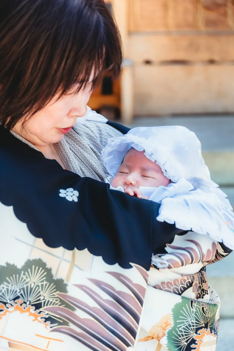 柏神社 祝い着に包まれ眠る赤ちゃん(2026年5月10日・仕上がりカラー00ナチュラル)