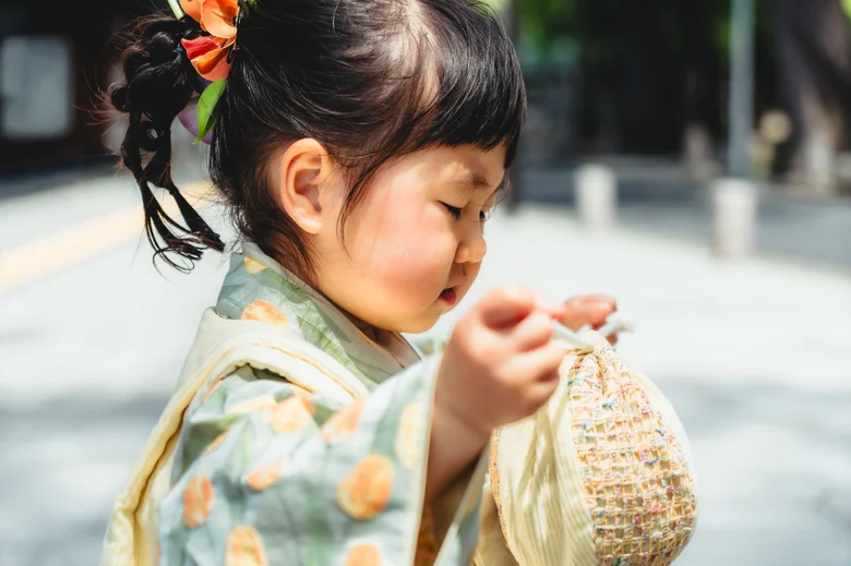 葛飾八幡宮 巾着袋を見つめる横顔(2026年5月9日・仕上がりカラー00ナチュラル)