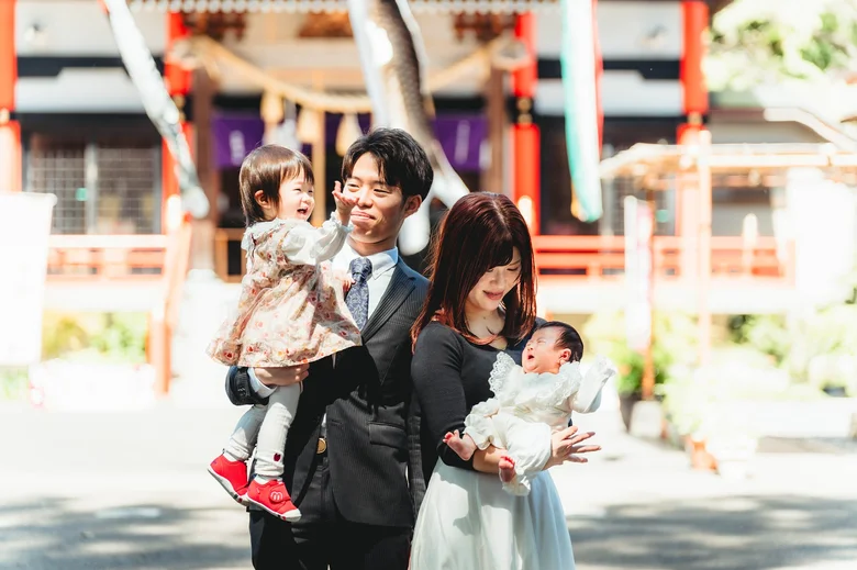 熊野神社(茅ヶ崎市高田) 三世代そろっての記念撮影(2026年4月12日・仕上がりカラー00しぜんに)