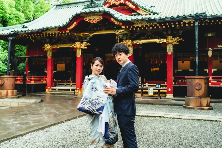 根津神社 社殿前でのお宮参り撮影(2026年6月28日・仕上がりカラー00しぜんに)