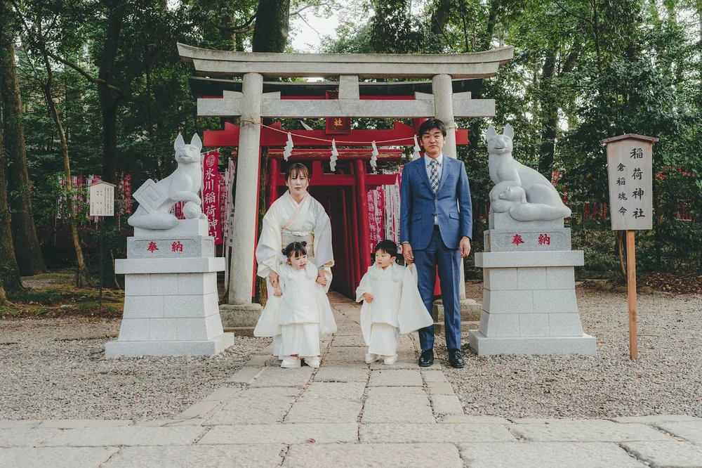 大宮氷川神社 氷川稲荷神社前でのご家族撮影(2026年3月29日・仕上がりカラー04きらめき)