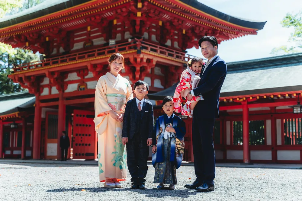 大宮氷川神社 楼門前でのご家族撮影(2026年4月12日・仕上がりカラー00ナチュラル)