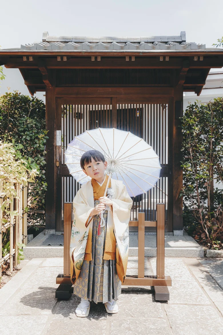 松陰神社 和傘に包まれて凛と(2026年5月13日・仕上がりカラー04きらめき)