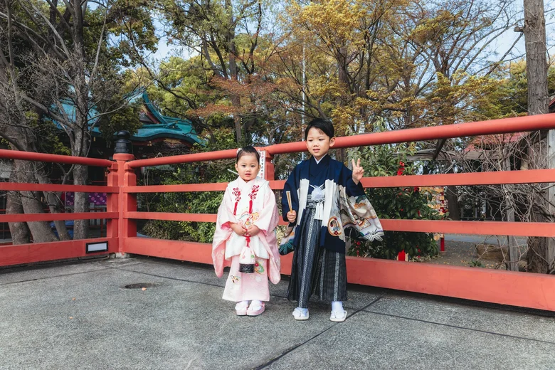 多摩川浅間神社 仲良し兄妹、橋の上で(2026年3月30日・仕上がりカラー00しぜんに(ナチュラル))