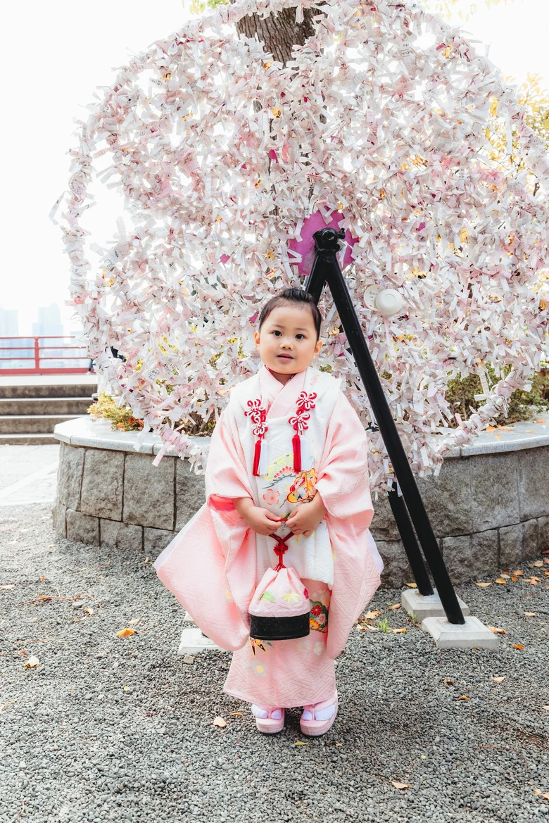 多摩川浅間神社 おみくじの前で一枚(2026年3月30日・仕上がりカラー00しぜんに(ナチュラル))