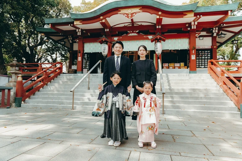 多摩川浅間神社 家族そろって、ピース(2026年3月30日・仕上がりカラー01ときめき)