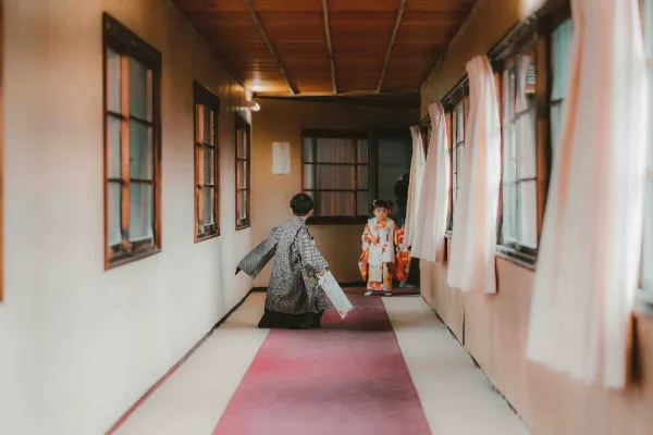 ハレノヒビフォトの撮影実績写真「05 - なつかし｜フィルム風(赤)」2枚目