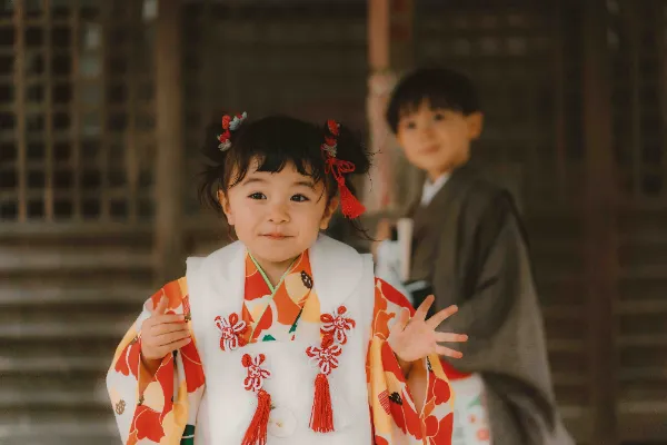 ハレノヒビフォトの撮影実績写真「05 - なつかし｜フィルム風(赤)」3枚目
