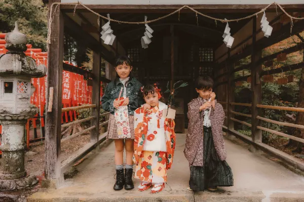 ハレノヒビフォトの撮影実績写真「05 - なつかし｜フィルム風(赤)」8枚目